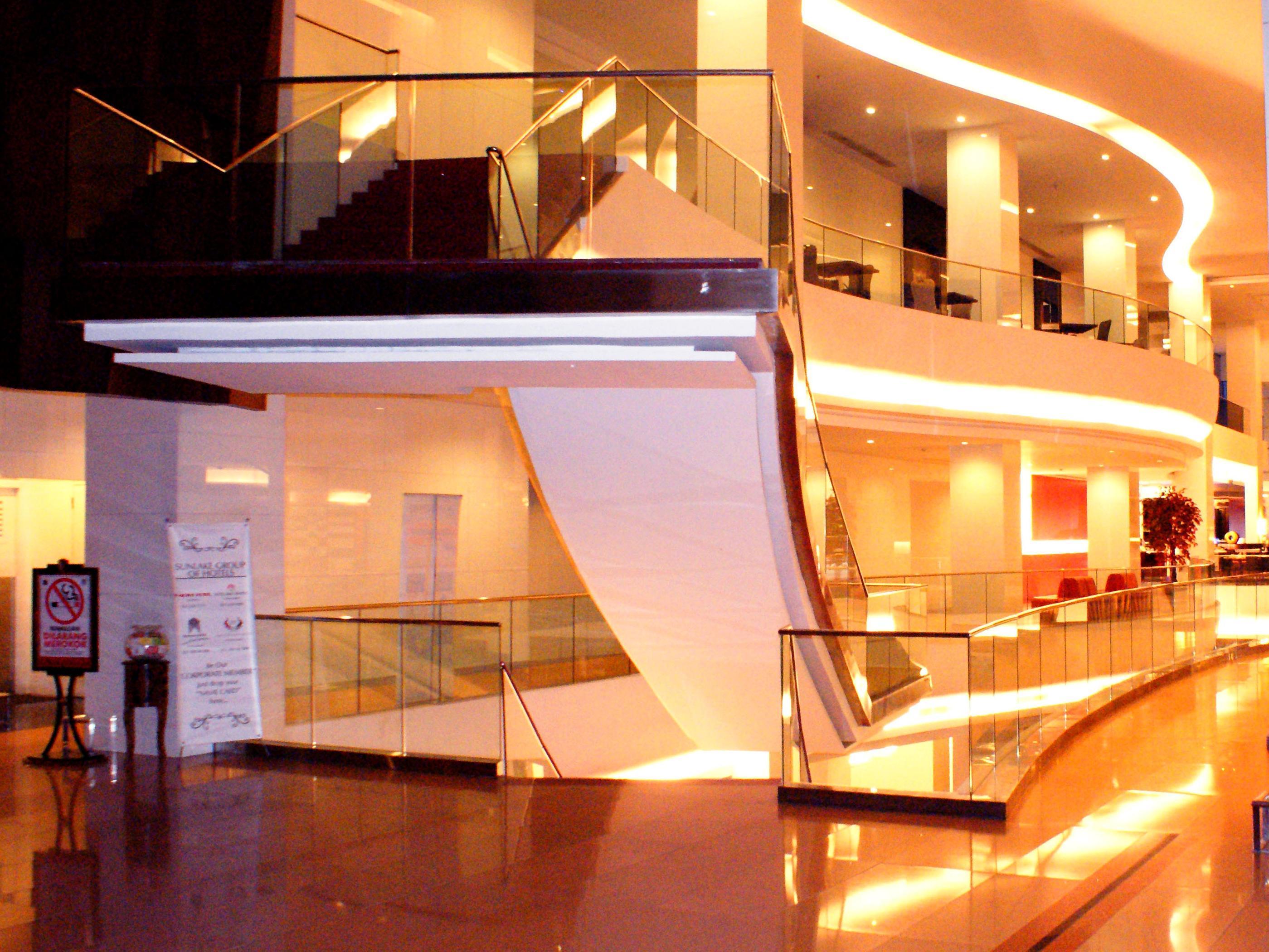 Merlynn Park Hotel Джакарта Екстериор снимка